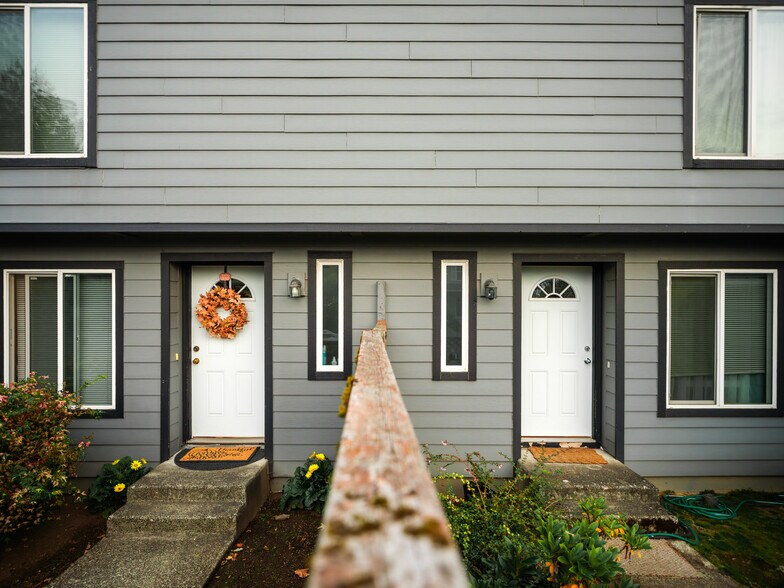 More Photos Of 582 S Maple St, Canby Apartments For Sale