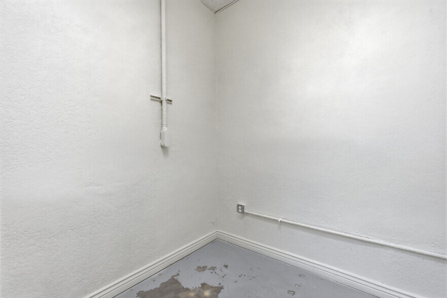 More Photos Of 236 W Coolidge Ave, Coolidge Storefront Retail Residential For Sale