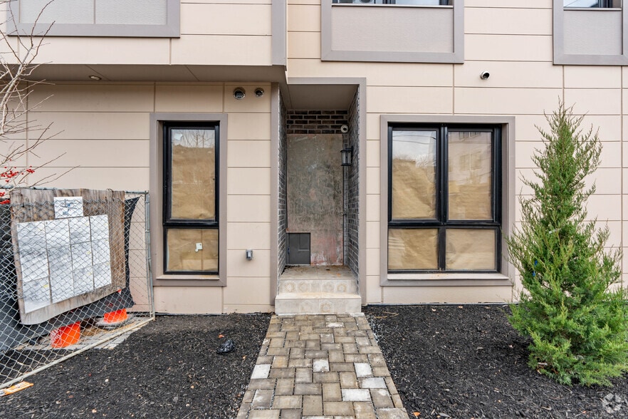 More Photos Of , Washington Multifamily For Sale