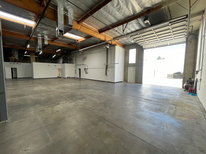 More Photos Of 19428-19434 Business Center Dr, Northridge Warehouse For Lease