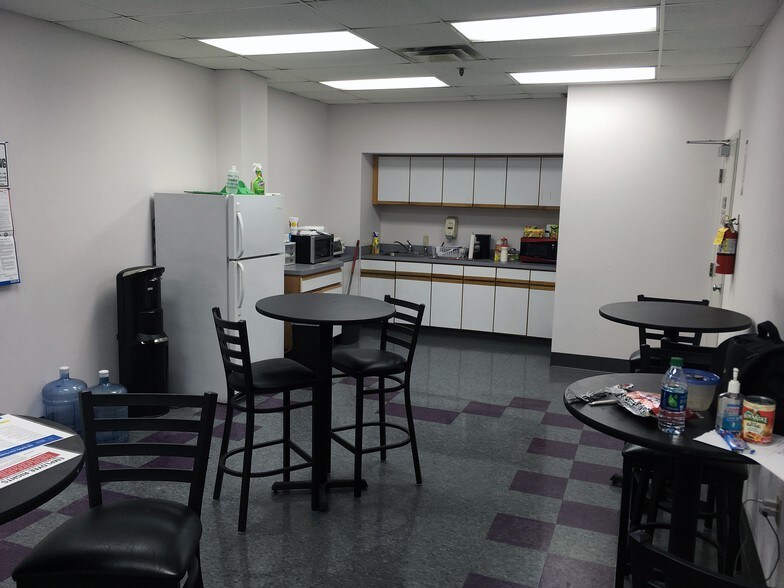 More Photos Of 9300 Dutton Dr, Twinsburg Warehouse For Lease