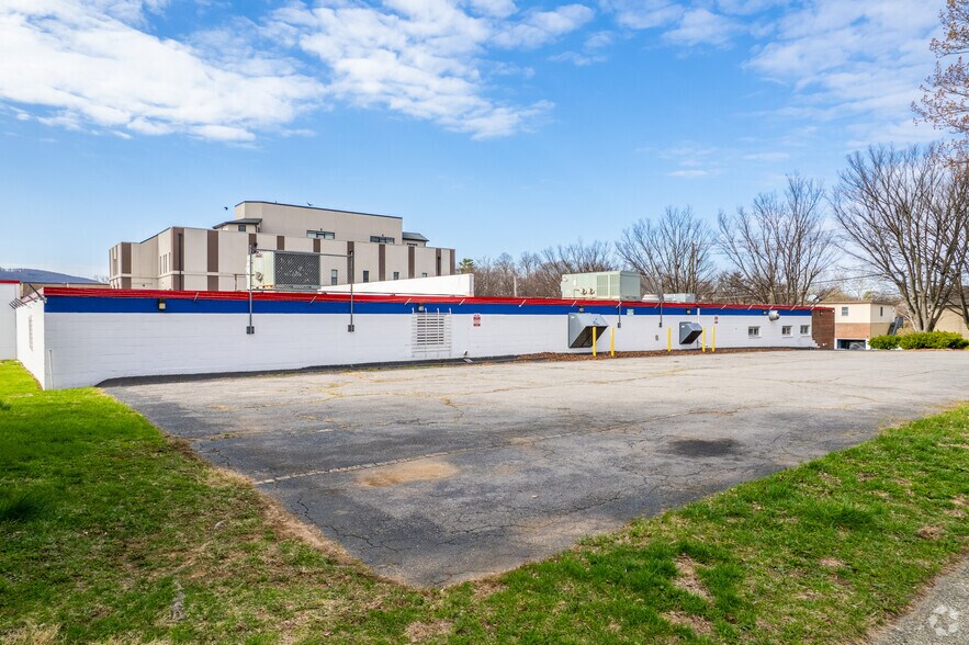 More Photos Of 826 Monocacy St, Bethlehem Showroom For Lease