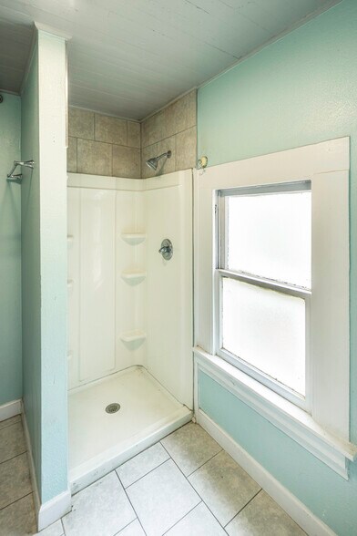 More Photos Of 290 E King Ave, Kingsland Office For Sale