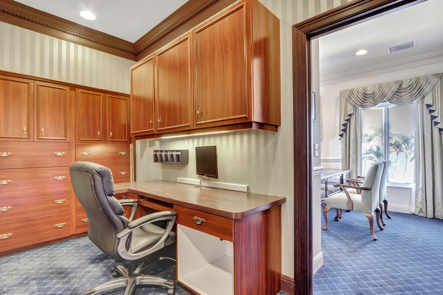 More Photos Of 117 SE Seminole St, Stuart Medical For Sale