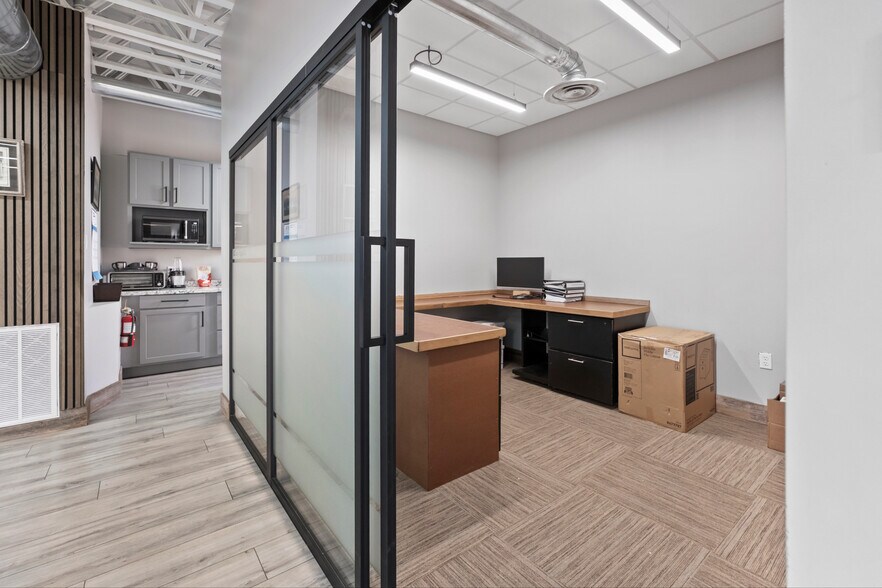 More Photos Of 3316 Florida Ave, Kenner Office For Sale
