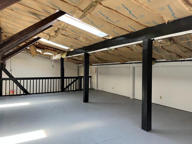 More Photos Of 505 Grant Ave, Chesterton Distribution For Lease