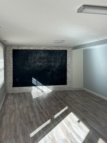 More Photos Of 4210 S 33rd St, Lincoln Office For Sale