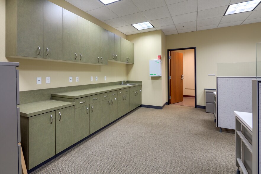 More Photos Of 16821 SE McGillivray Blvd, Vancouver Office For Sale