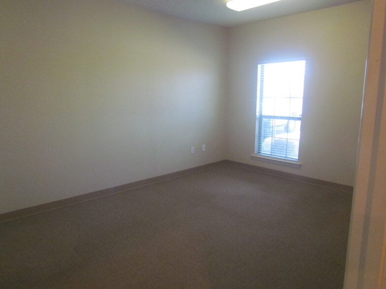 More Photos Of 3030 University Dr E, College Station Medical For Lease