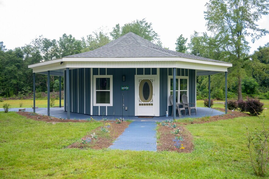 More Photos Of 110 Bethel Village Rd, Eastman Hotel For Sale
