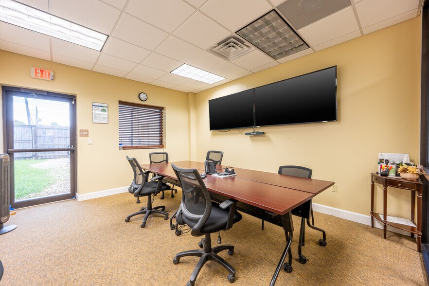More Photos Of 6380 Phillips Hwy, Jacksonville Office For Lease