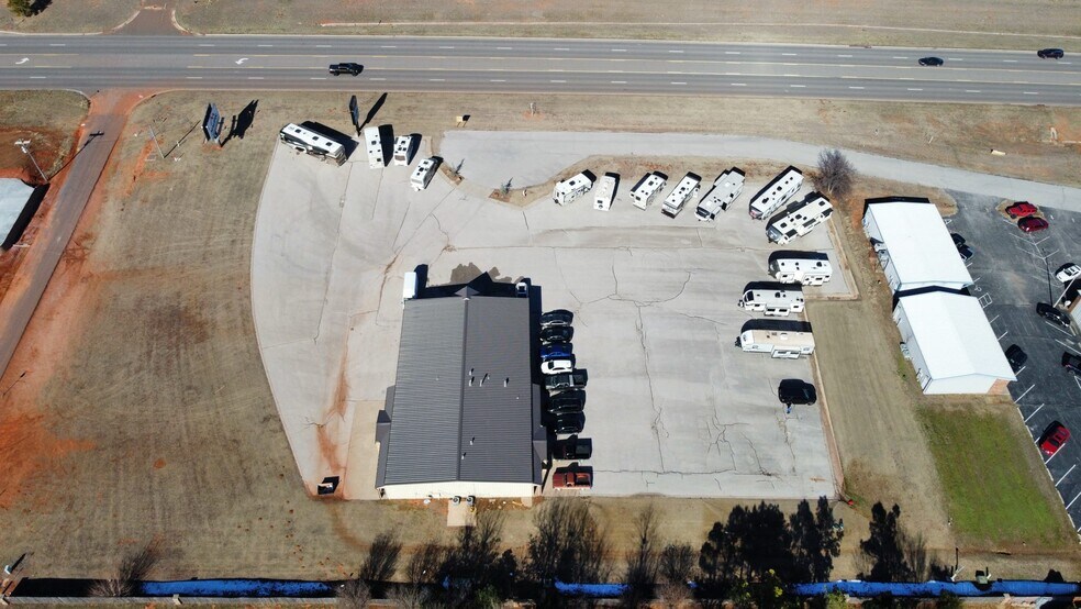 More Photos Of 2830 NW 32nd St, Newcastle Office For Sale