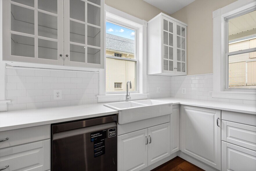 More Photos Of 8519 Chestnut Ave, Bowie Storefront For Sale