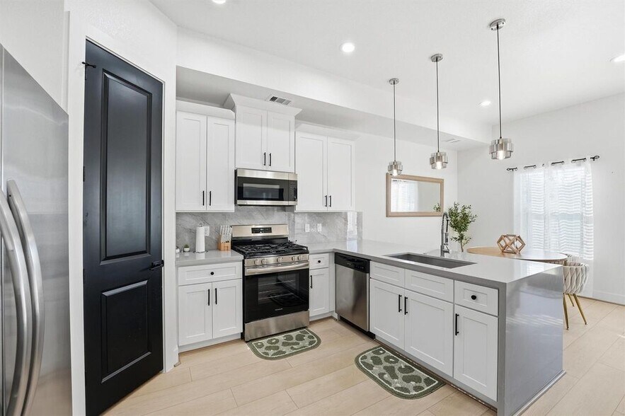 More Photos Of 7908 Brandon St, Houston Multifamily For Sale