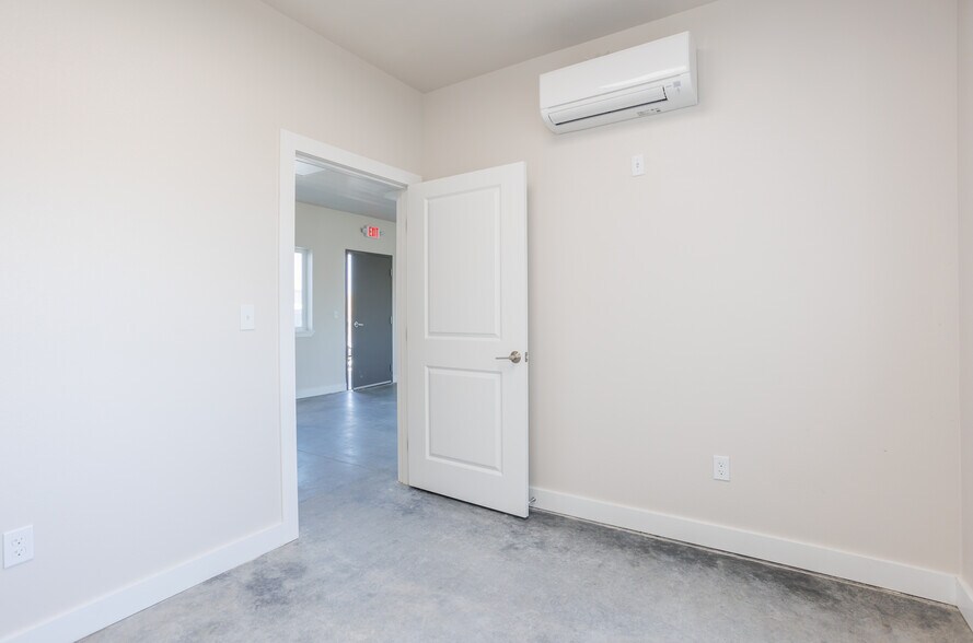 More Photos Of 1914 Dell Ave, Walla Walla Distribution For Lease