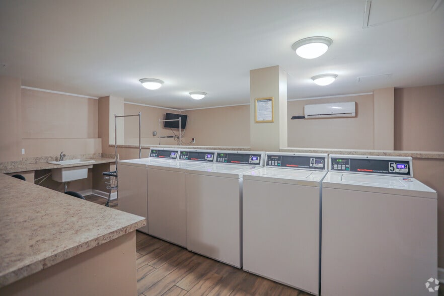 More Photos Of 5240 N Sheridan Rd, Chicago Apartments For Lease