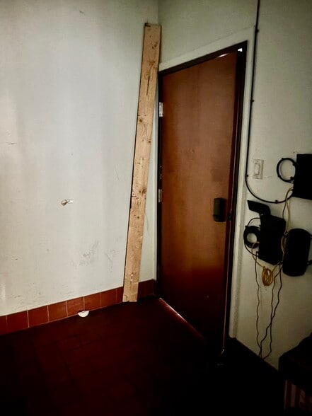 More Photos Of 5617 Mccart Ave, Fort Worth Restaurant For Lease
