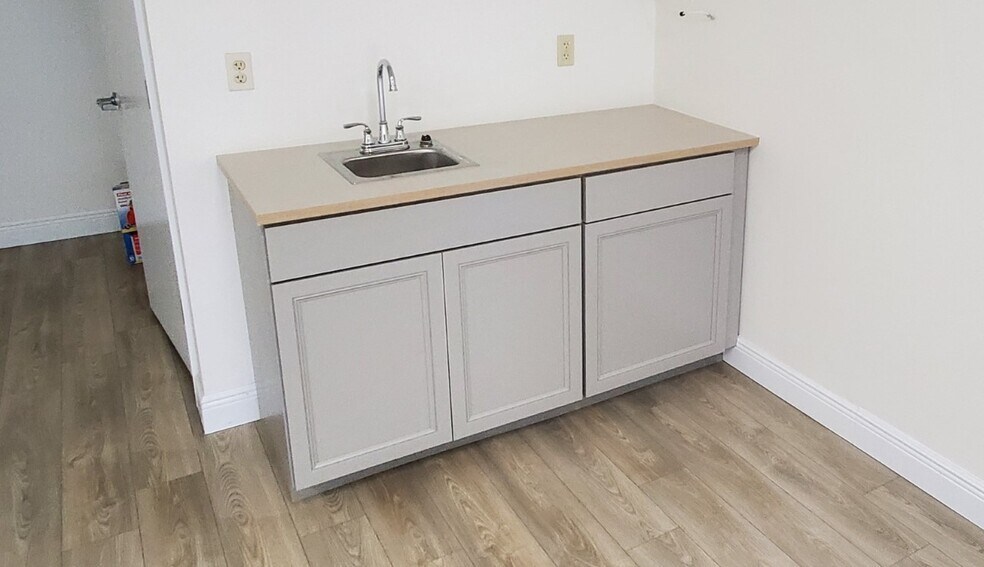 More Photos Of 5404 Hoover Blvd, Tampa Medical For Lease