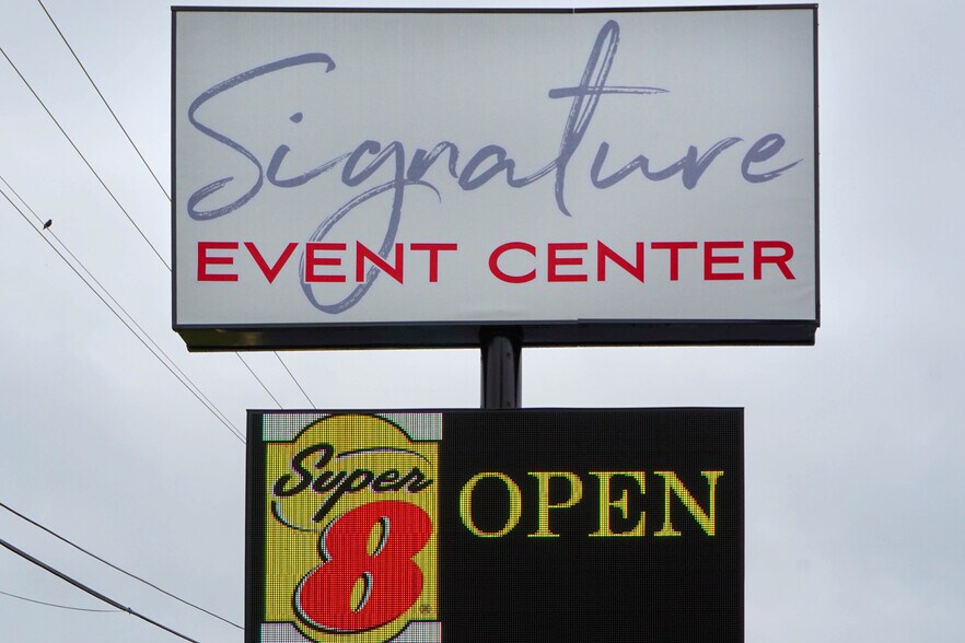 More Photos Of 1701 Martin Springs Dr, Rolla Freestanding For Sale