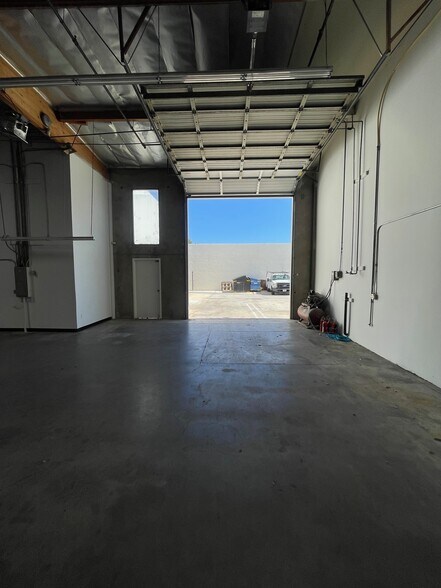 More Photos Of 19428-19434 Business Center Dr, Northridge Warehouse For Lease