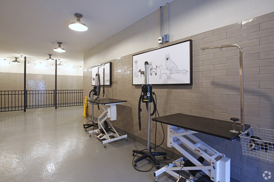 More Photos Of 801 S Financial Pl, Chicago Apartments For Lease