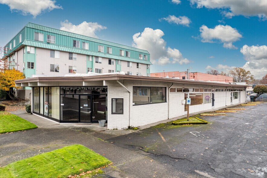 More Photos Of 1221-1227 17th Ave, Longview Loft Creative Space For Sale