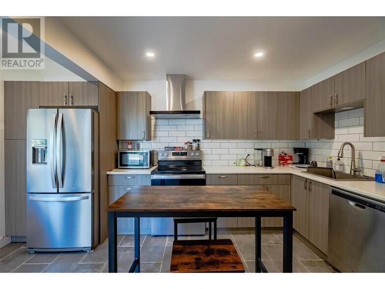 More Photos Of 1810 1 St, Fruitvale Apartments For Sale
