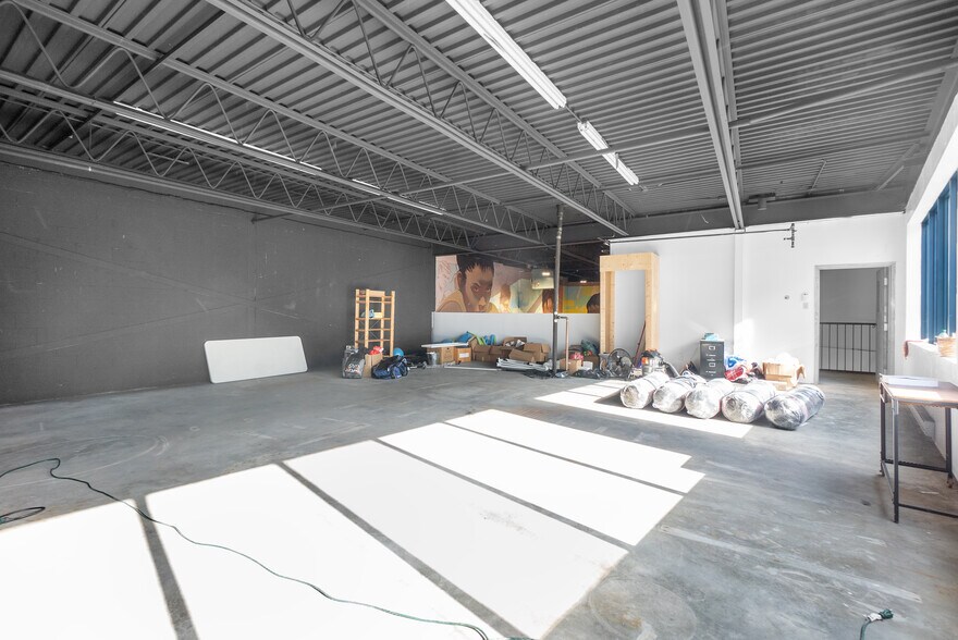 More Photos Of 403-409 Rue Saint-Roch, Montréal Warehouse For Lease