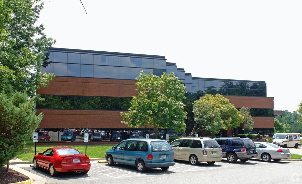 More Photos Of 800 Moorefield Park Dr, Richmond Office For Sale