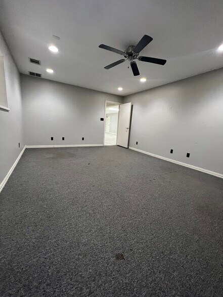 More Photos Of 10100 Hicks Field Rd, Fort Worth Warehouse For Lease