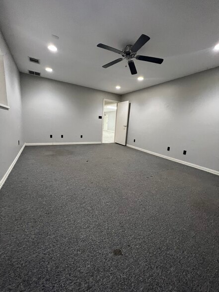 More Photos Of 10100 Hicks Field Rd, Fort Worth Warehouse For Sale