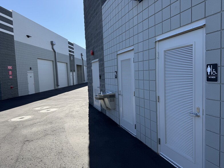 More Photos Of 31606 N Cave Creek Rd, Cave Creek Self Storage For Sale