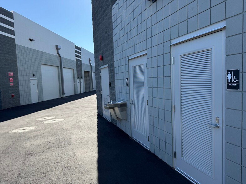 More Photos Of 31606 N Cave Creek Rd, Cave Creek Self Storage For Sale