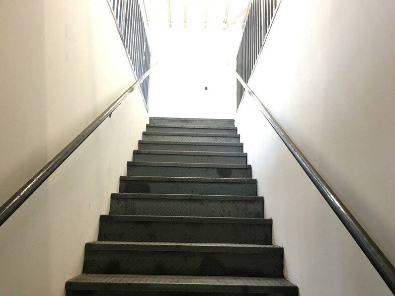 More Photos Of 3751 E Olympic Blvd, Los Angeles Office For Lease