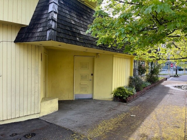 More Photos Of 7981 SE 17th Ave, Portland Freestanding For Sale