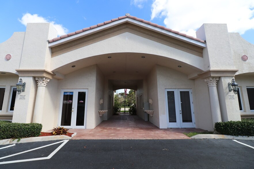 More Photos Of 650-660 E Hillsboro Blvd, Deerfield Beach Loft Creative Space For Lease