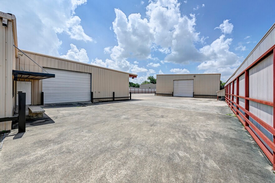 More Photos Of 6004 N Shepherd Dr, Houston Unknown For Lease