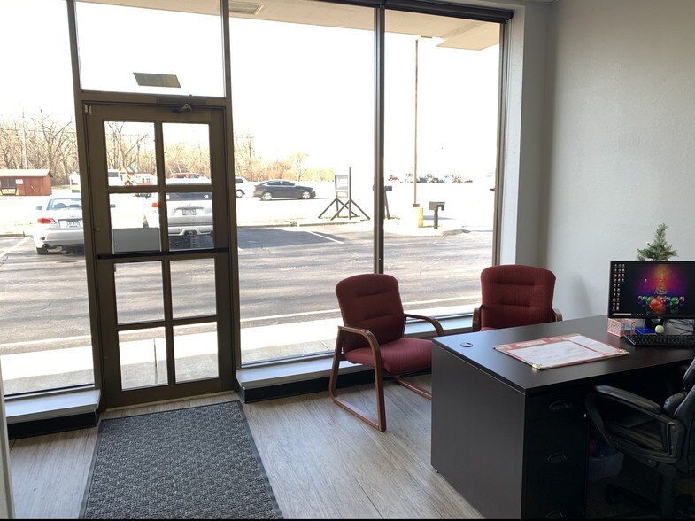 More Photos Of 1455-1465 S Reynolds Rd, Toledo Storefront Retail Office For Lease