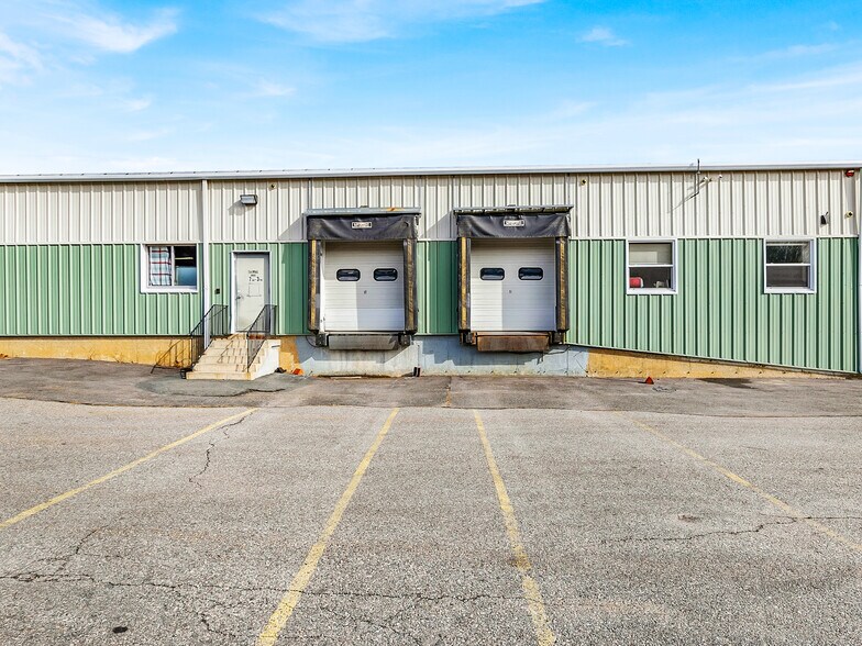 More Photos Of 16 Swamscott St, Newfields Warehouse For Lease