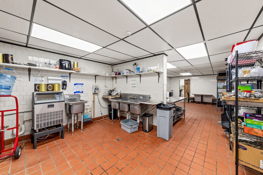 More Photos Of 32400 Geneva Rd, Salem General Retail For Sale
