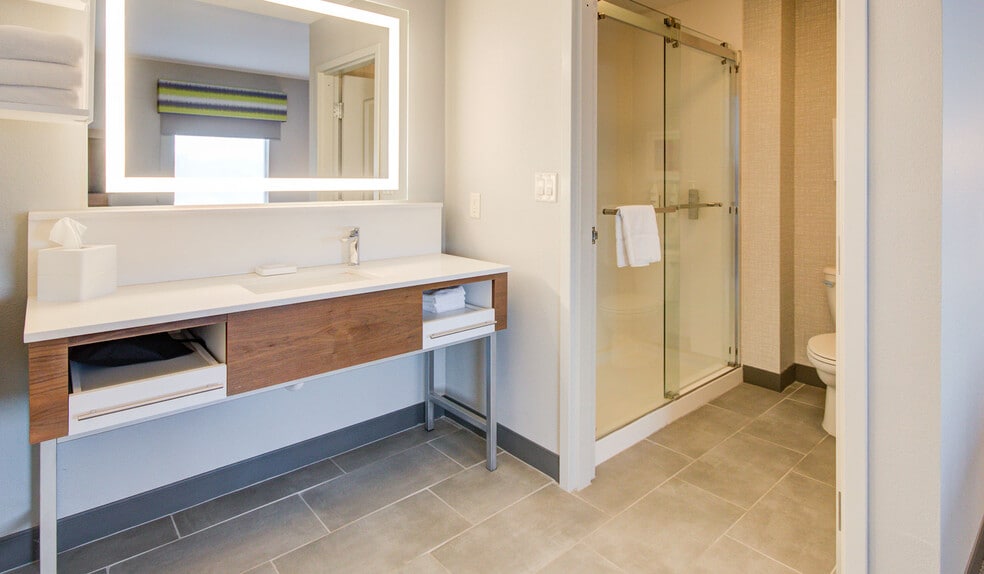 More Photos Of 4617 7th St, Bay City Hotel For Sale