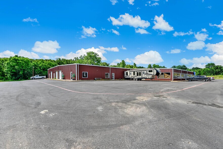 More Photos Of 4006 Texoma Pky, Denison General Retail For Sale