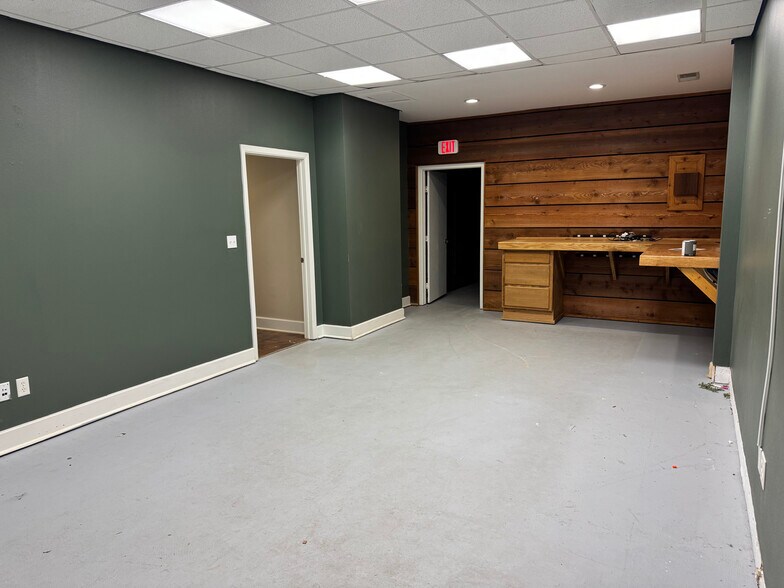 More Photos Of 102 S G St, Midland Loft Creative Space For Lease