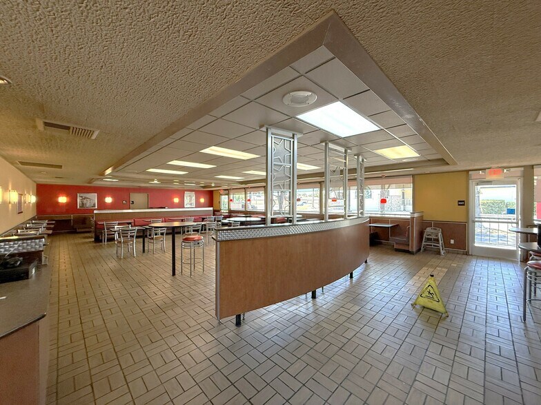 More Photos Of 501 S Chinowth St, Visalia Fast Food For Sale
