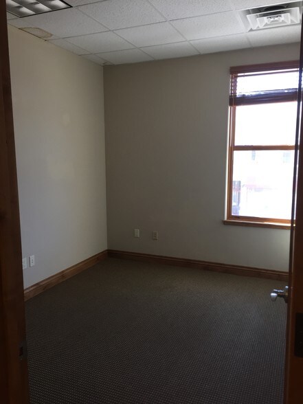 More Photos Of 1160 Capitol St, Eagle Storefront Retail Office For Sale