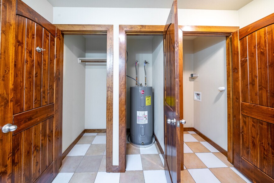 More Photos Of 1609 N Hill St, Three Rivers Apartments For Sale