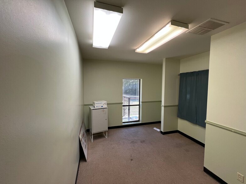 More Photos Of 3770 Private Road 3439, Longview Flex For Sale