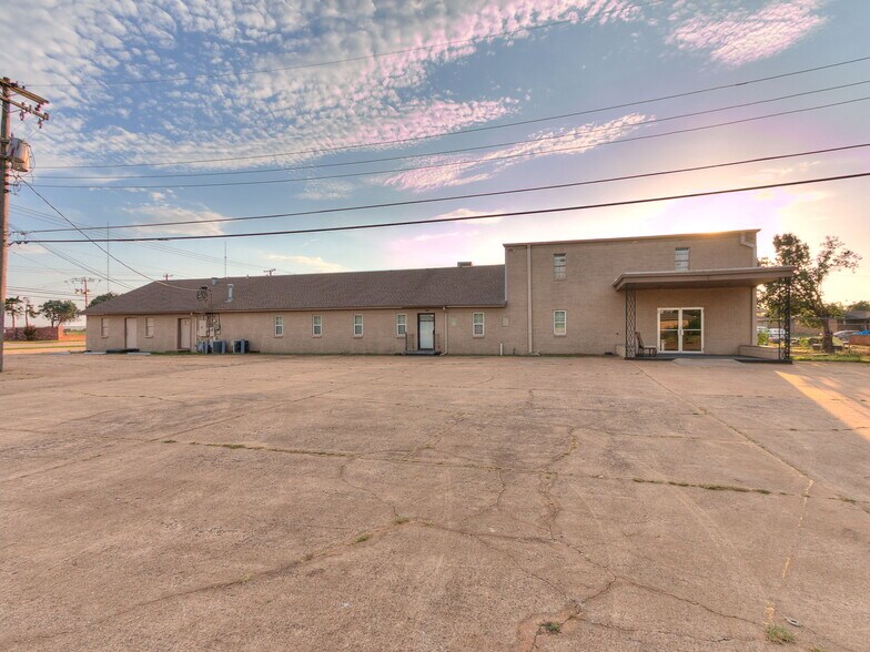 More Photos Of 809 SW 4th St, Moore Religious Facility For Sale