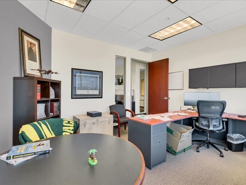 More Photos Of 8001 S InterPort Blvd, Englewood Office For Lease