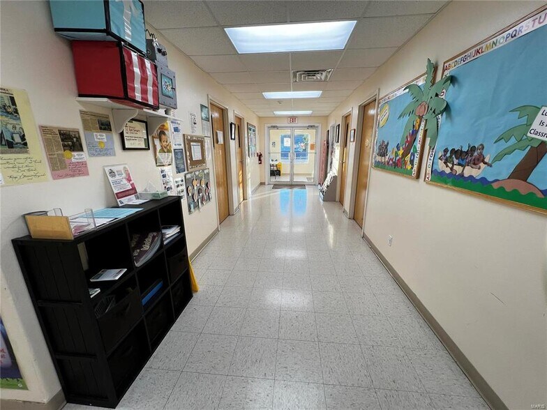 More Photos Of 19788 Sackett Ln, Waynesville Office For Sale